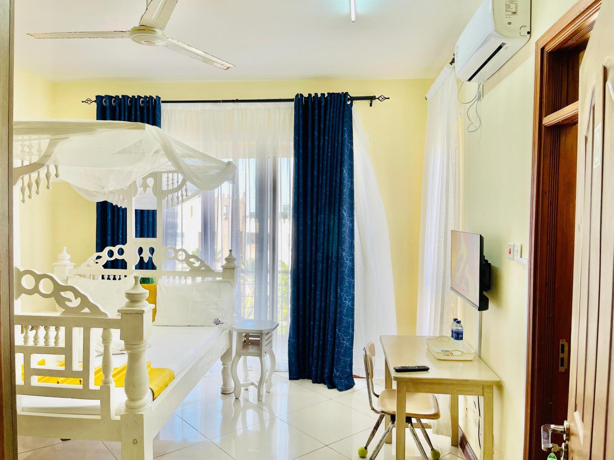 蒙巴萨Elna'S Nyali - Work & Unwind - Pool, Sea Views, Ac & Fast Wi-Fi住宿加早餐旅馆 外观 照片