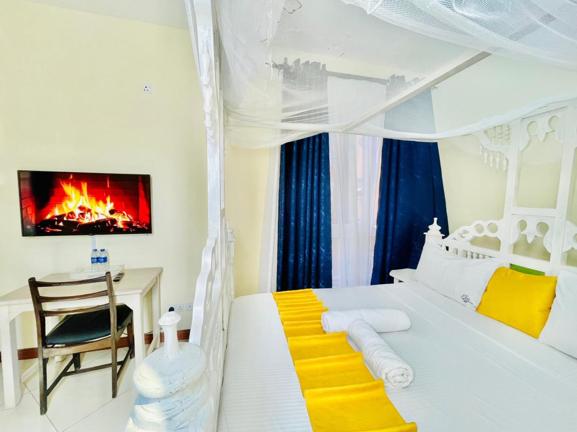 蒙巴萨Elna'S Nyali - Work & Unwind - Pool, Sea Views, Ac & Fast Wi-Fi住宿加早餐旅馆 外观 照片