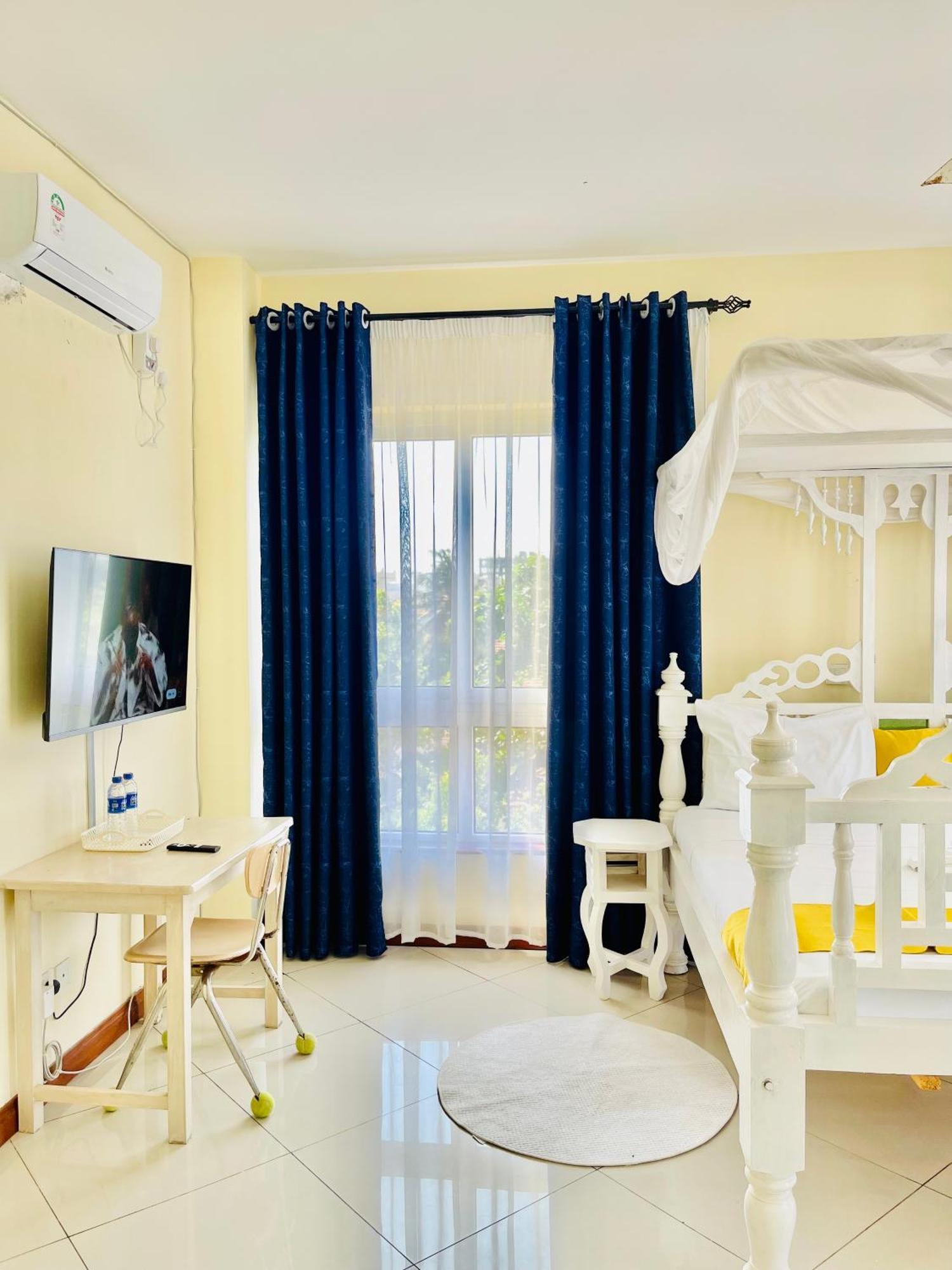 蒙巴萨Elna'S Nyali - Work & Unwind - Pool, Sea Views, Ac & Fast Wi-Fi住宿加早餐旅馆 外观 照片
