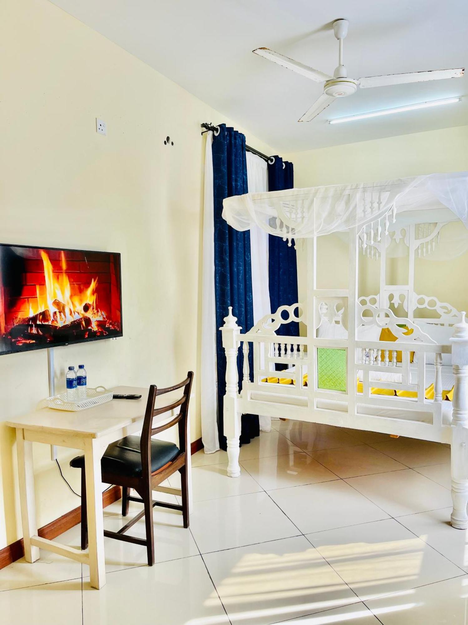 蒙巴萨Elna'S Nyali - Work & Unwind - Pool, Sea Views, Ac & Fast Wi-Fi住宿加早餐旅馆 外观 照片