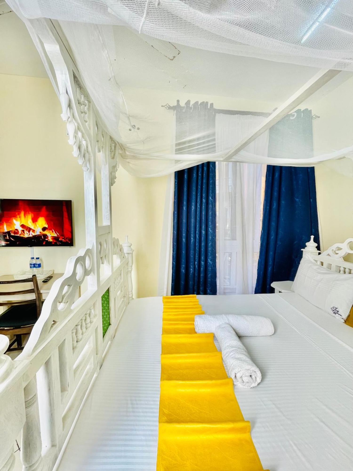 蒙巴萨Elna'S Nyali - Work & Unwind - Pool, Sea Views, Ac & Fast Wi-Fi住宿加早餐旅馆 外观 照片