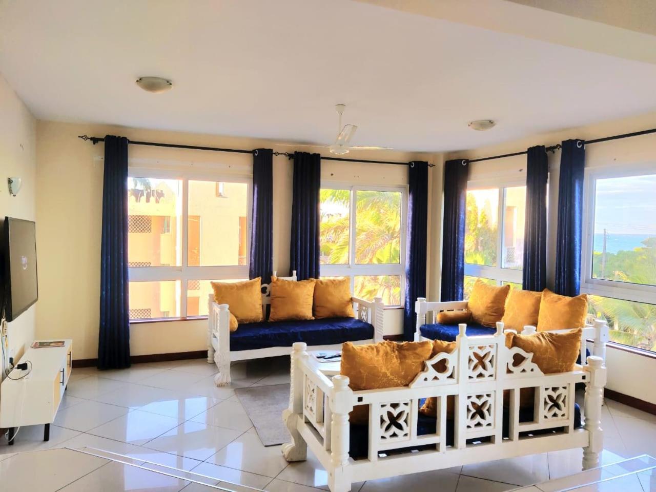蒙巴萨Elna'S Nyali - Work & Unwind - Pool, Sea Views, Ac & Fast Wi-Fi住宿加早餐旅馆 外观 照片