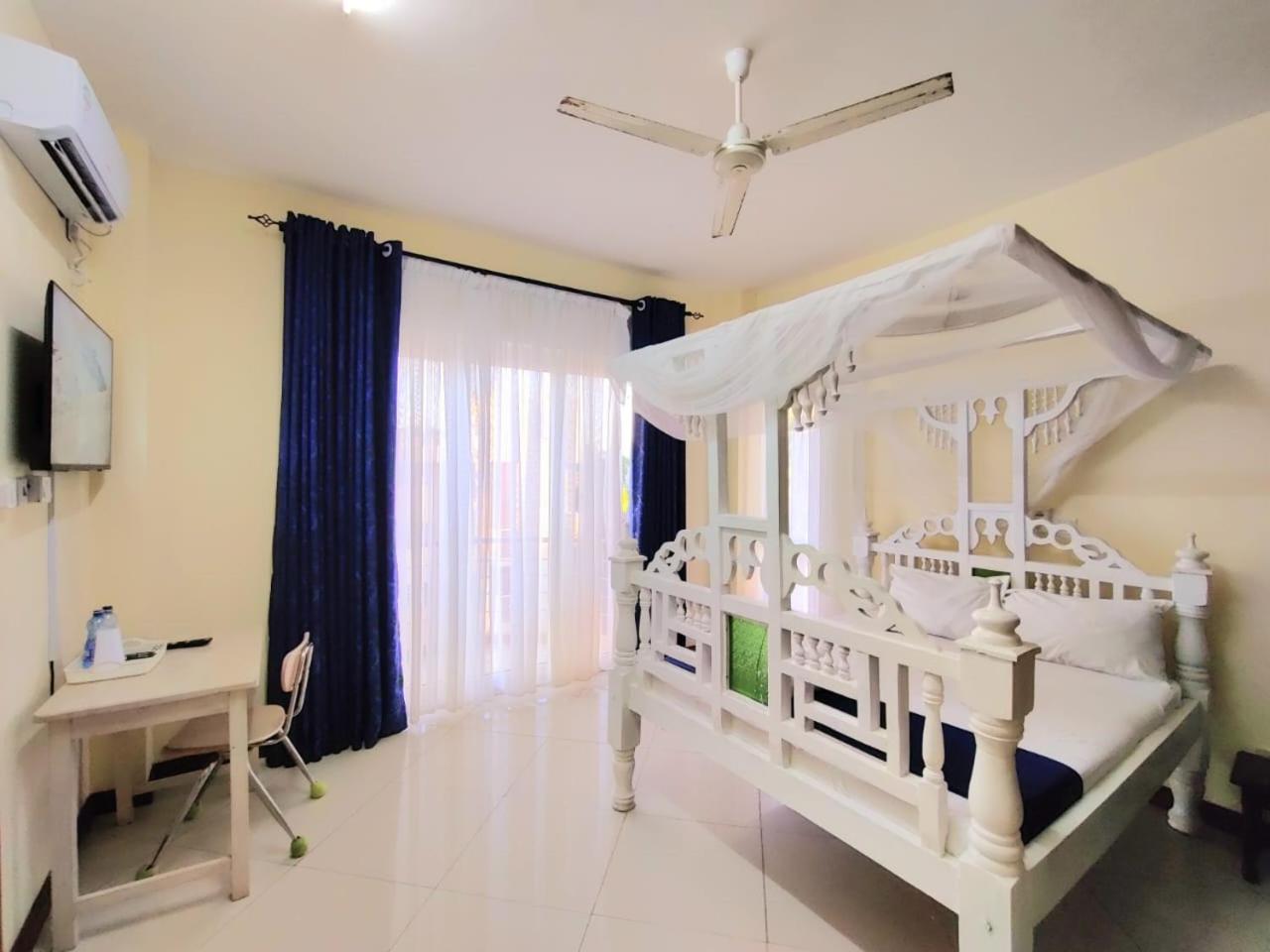 蒙巴萨Elna'S Nyali - Work & Unwind - Pool, Sea Views, Ac & Fast Wi-Fi住宿加早餐旅馆 外观 照片