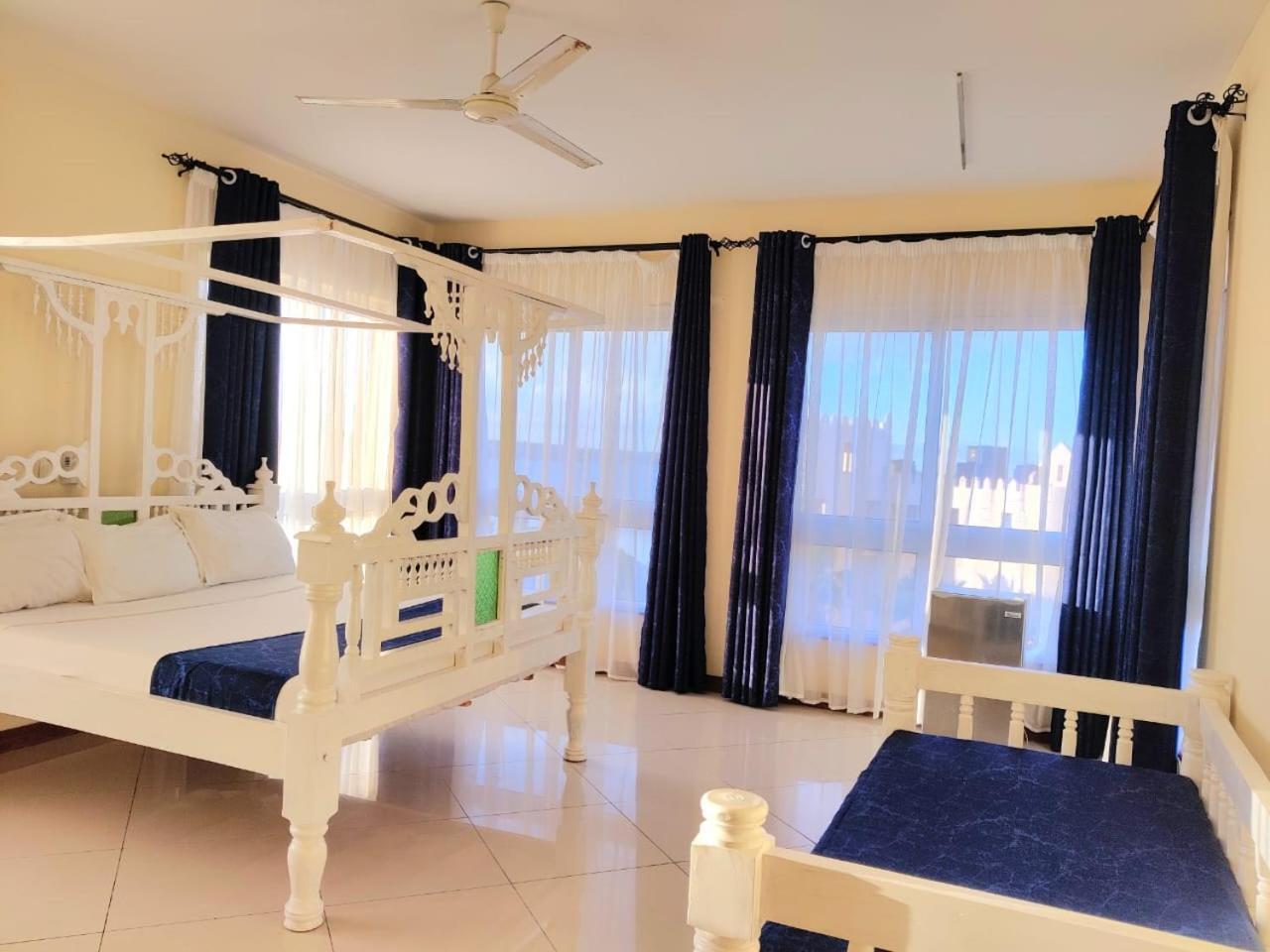 蒙巴萨Elna'S Nyali - Work & Unwind - Pool, Sea Views, Ac & Fast Wi-Fi住宿加早餐旅馆 外观 照片