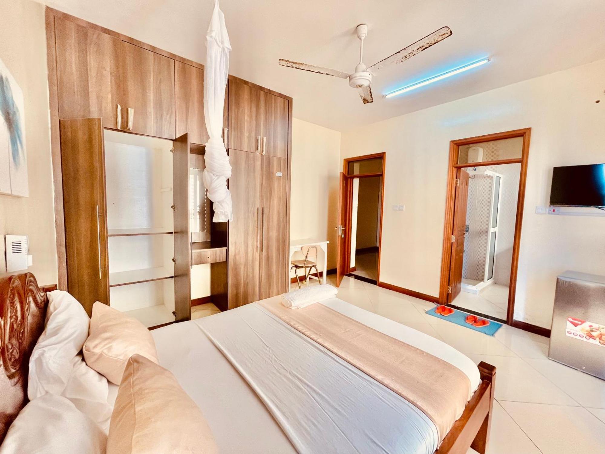 蒙巴萨Elna'S Nyali - Work & Unwind - Pool, Sea Views, Ac & Fast Wi-Fi住宿加早餐旅馆 外观 照片